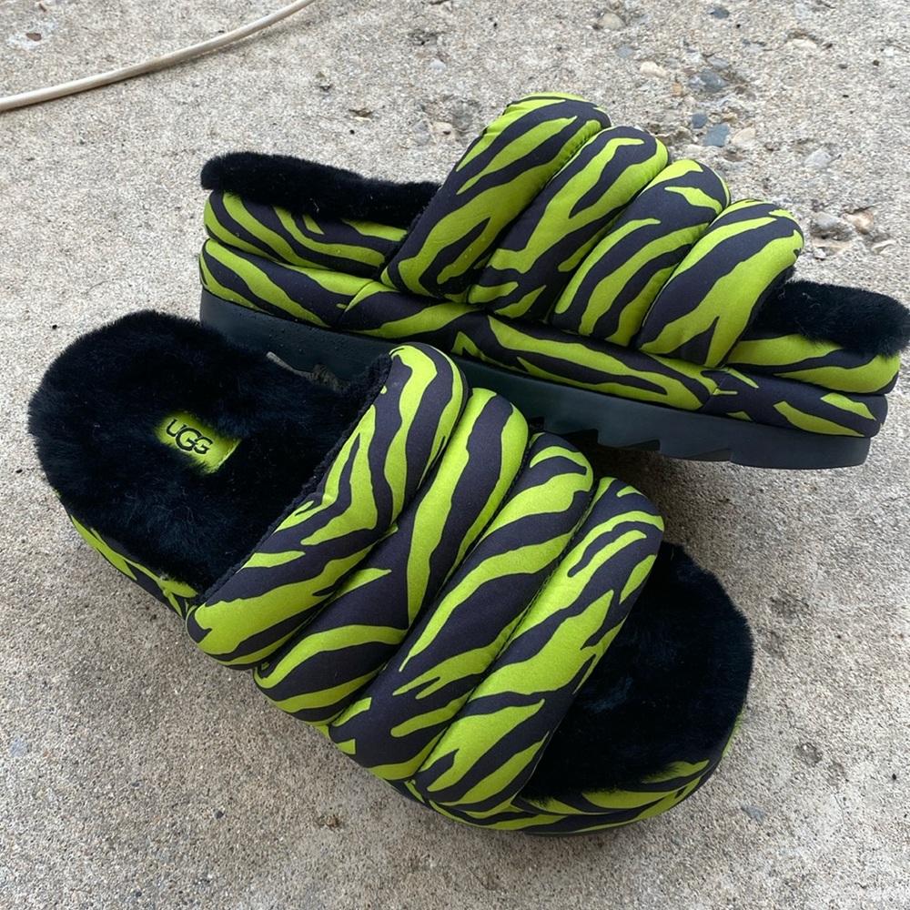 NWOT UGG Maxi Slide Tiger size 7 US
